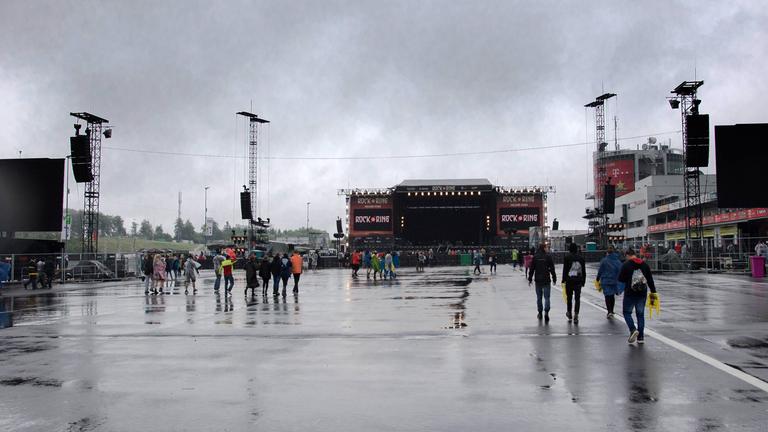 Blick auf die Vulkanbühne im Regen Rock am Ring 2018.