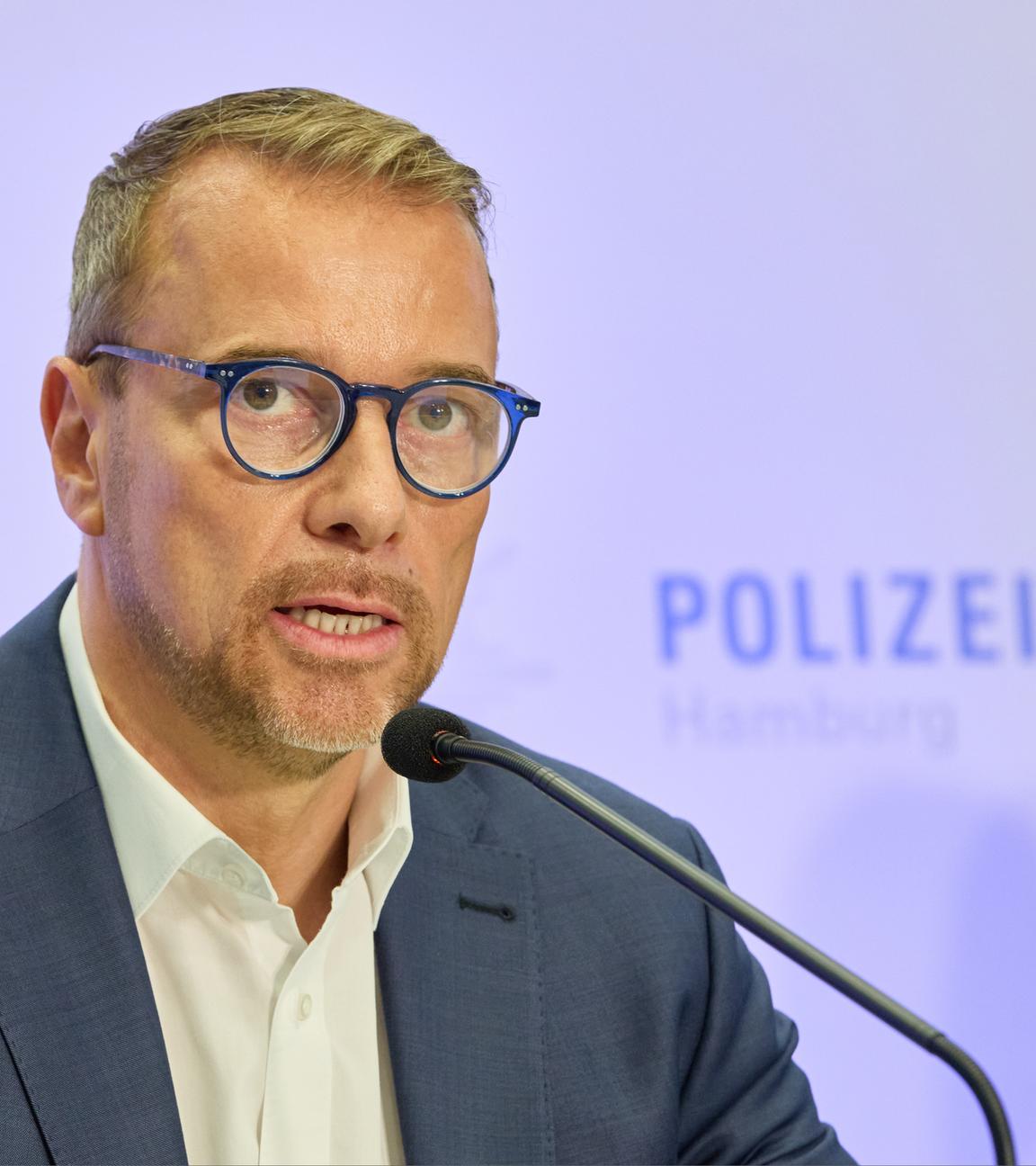 Jan Hieber, Leiter Landeskriminalamt, gibt eine Pressekonferenz von Polizei und Generalstaatsanwaltschaft zu Haftbefehl wegen Verdacht des vollendeten und versuchten Mordes im Internet.