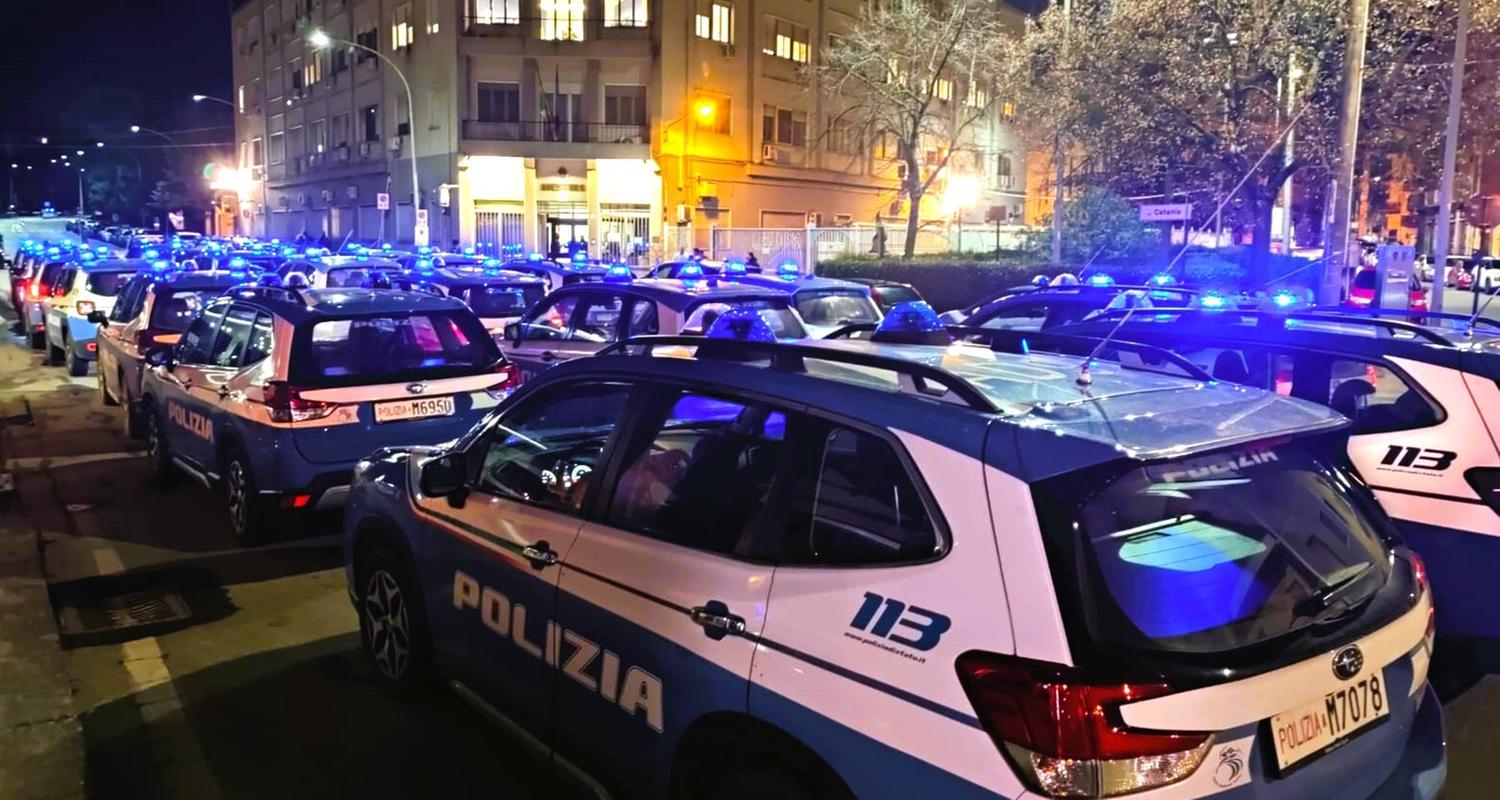 Italien, Caltanissetta: Polizeiautos stehen zum Einsatz bereit, Archivbild