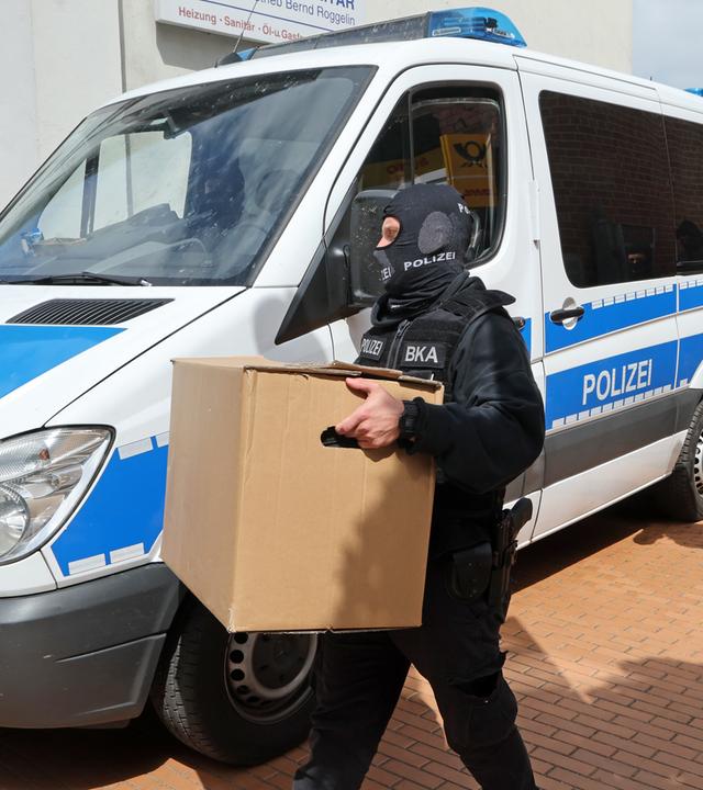 Mutmaßliche rechte Terrorzelle: Junge Männer festgenommen