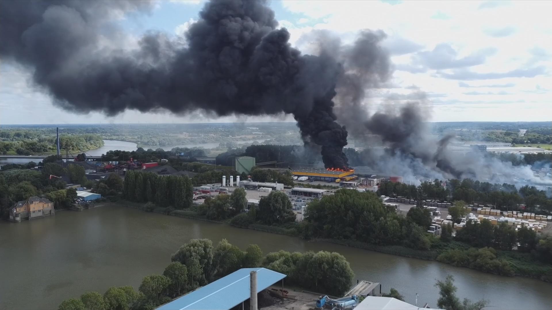 Feuer am Hafen