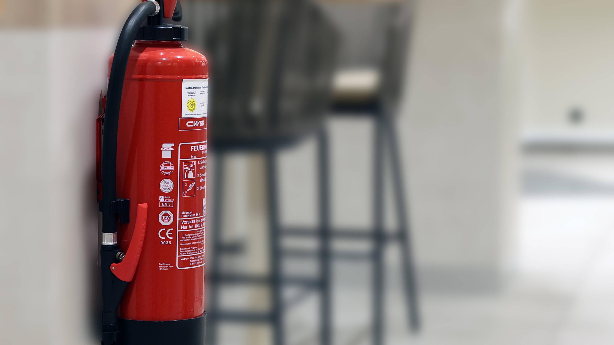 Feuerlöscher an der Wand