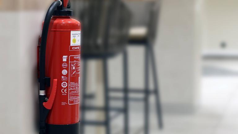 Feuerlöscher an der Wand