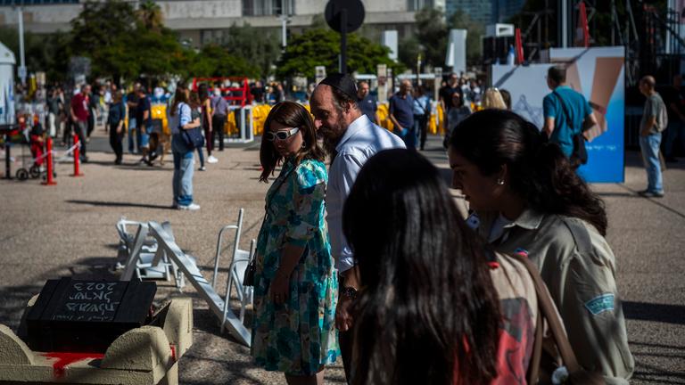 Israelis auf dem Museumsplatz