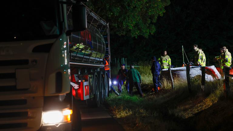 Löschwasserbehälter der Feuerwehr werden mit Wasser befüllt am 17.08.2026 in Monschau, Nordrhein-Westfalen.