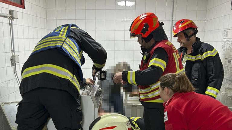 Feuerwehr befreit 13-Jährige aus Wäschetrockner