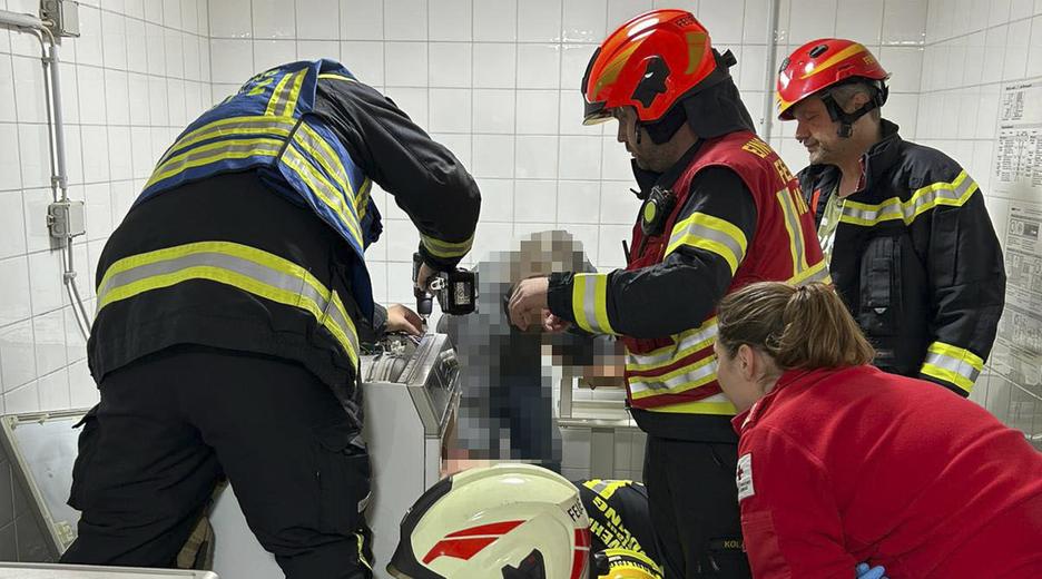 Feuerwehr befreit 13-Jährige aus Wäschetrockner