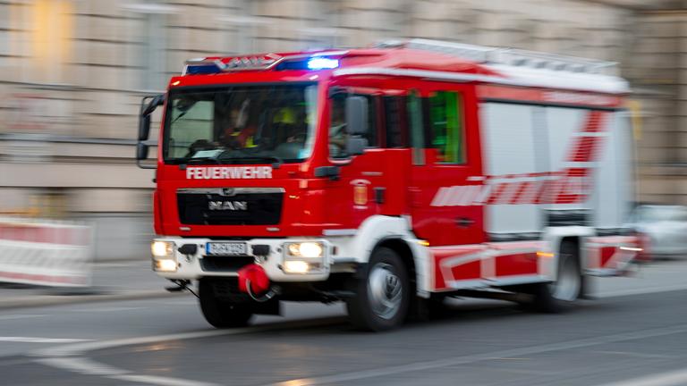 Feuerwehrmann wird im Einsatz geblitzt