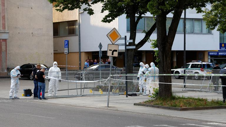 Kriminaltechniker am Tatort des Anschlags auf Robert Fico