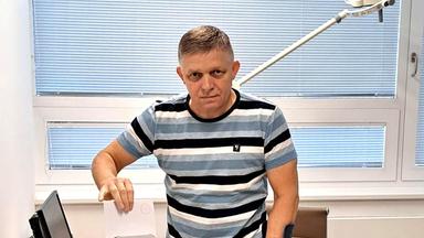 Slowakischer Regierungschef Fico gibt Stimme im Krankenhaus ab