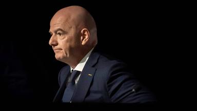FIFA Präsident Gianni Infantino blickt beim FIFA-Kongress in Vancouver nachdenklich 