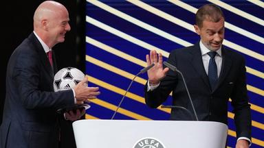 FIFA-Präsident Gianni Infantino (l.) spricht mit UEFA-Präsident Aleksander Čeferin.