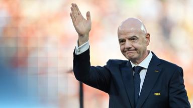 Live: Wie Infantino den Fußball verkauft