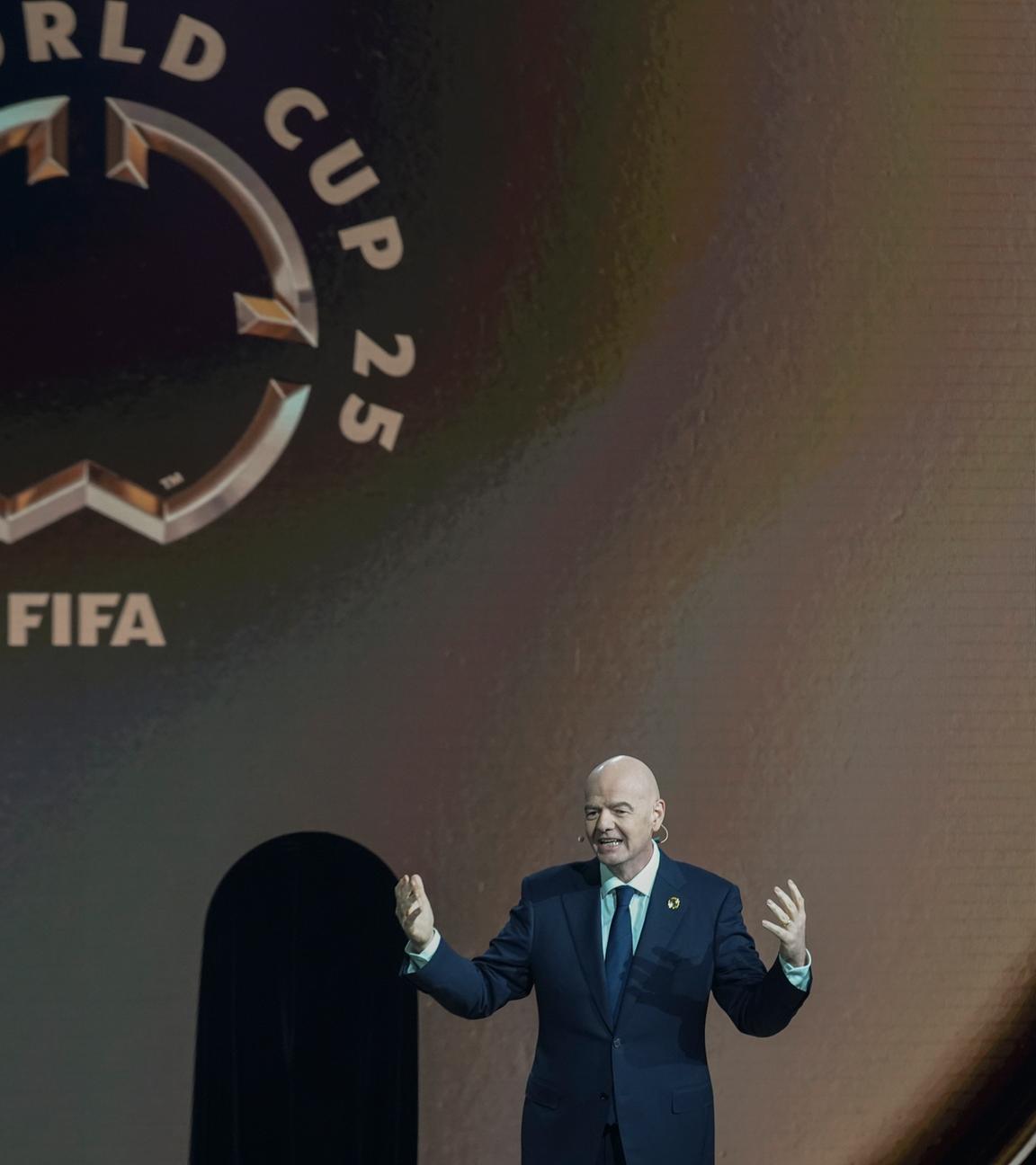 FIFA-Präsident Gianni Infantino spricht während der Auslosung für die FIFA Klub-Weltmeisterschaft 2025.
