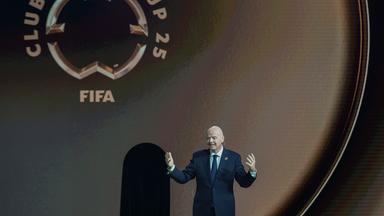 FIFA-Präsident Gianni Infantino spricht während der Auslosung für die FIFA Klub-Weltmeisterschaft 2025.