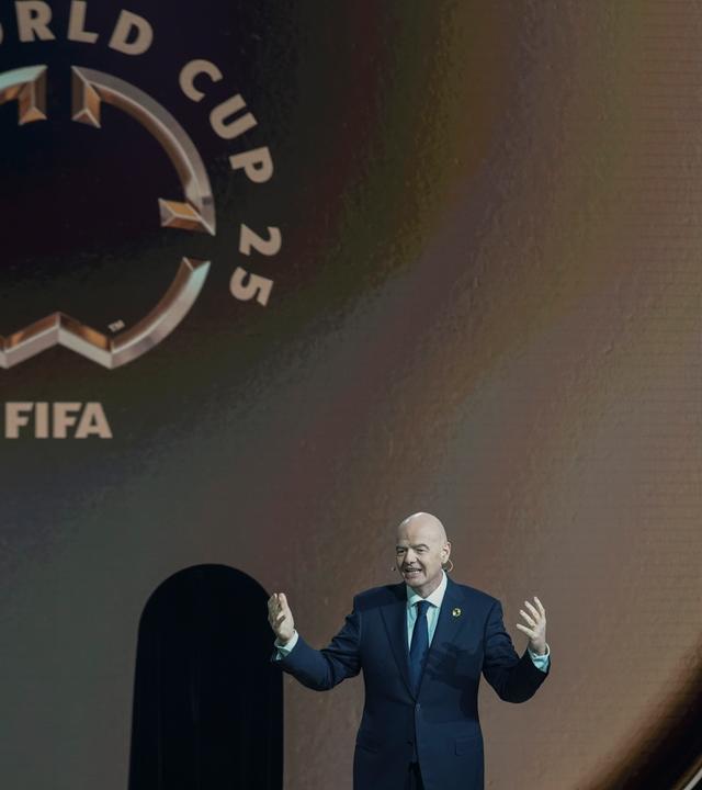 FIFA-Präsident Gianni Infantino spricht während der Auslosung für die FIFA Klub-Weltmeisterschaft 2025.