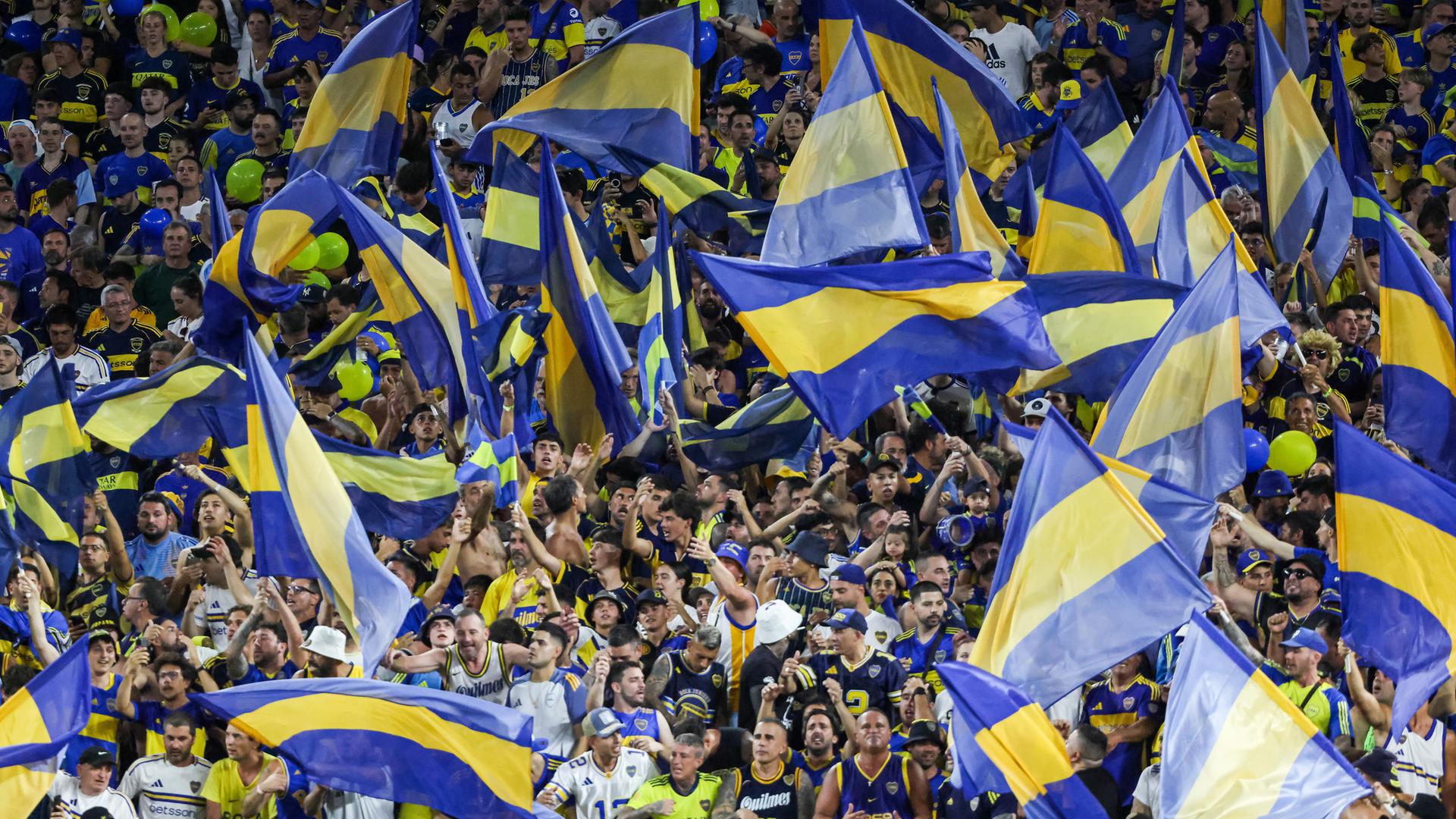 Fans der CA Boca Juniors jubeln bei der FIFA Klub-Weltmeisterschaft am 20.06.2025 in Miami Gardens, Florida