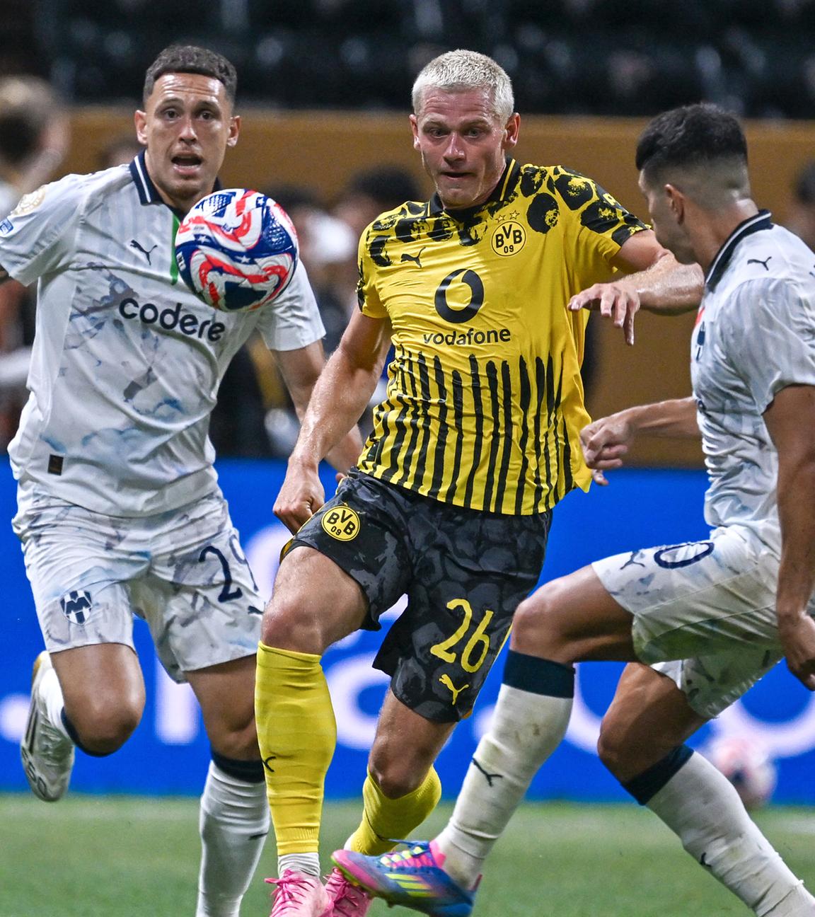 J. Ryerson (26) von Borussia Dortmund im Einsatz während des Achtelfinalspiels der FIFA Klub-Weltmeisterschaft 2025 zwischen Borussia Dortmund und CF Monterrey im Mercedes-Benz Stadium in Atlanta, Georgia, USA