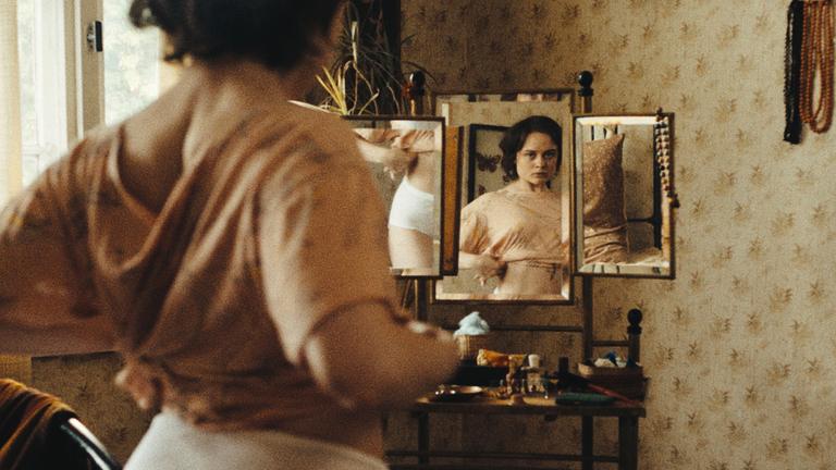 Filmszene: "In Die Sonne Schauen" von Regisseurin Mascha Schilinski 