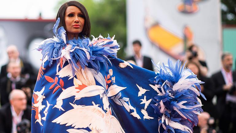 Iman am 28.08.2019 auf dem roten Teppich beim Filmfestival in Venedig: 