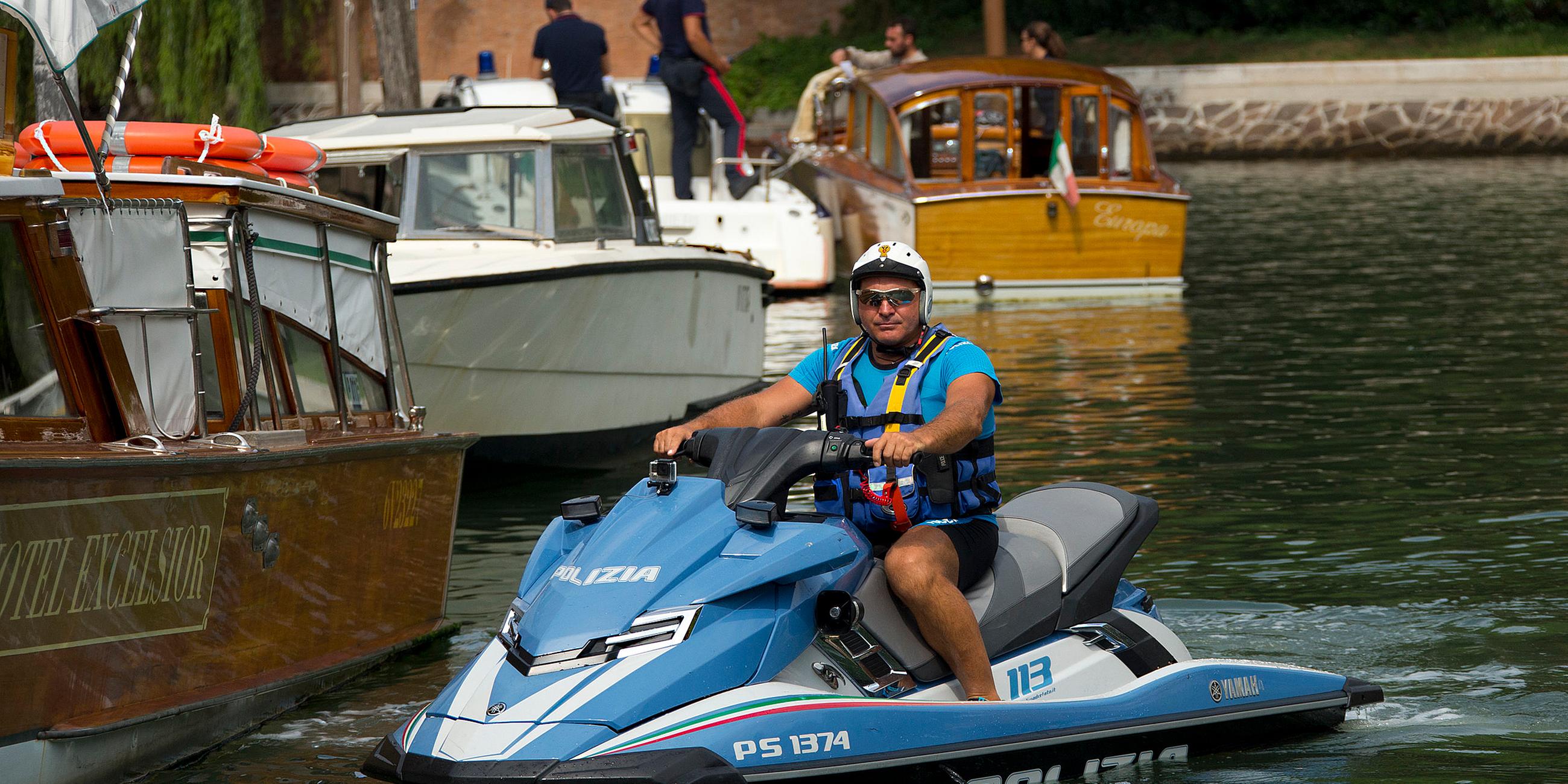 Einsatzkräfte der Polizei sorgen für die Sicherheit, am 28.08.2019 beim Filmfestival in Venedig