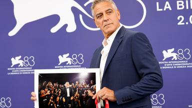 George Clooney auf dem roten Teppich der Filmfestspiele in Venedig.