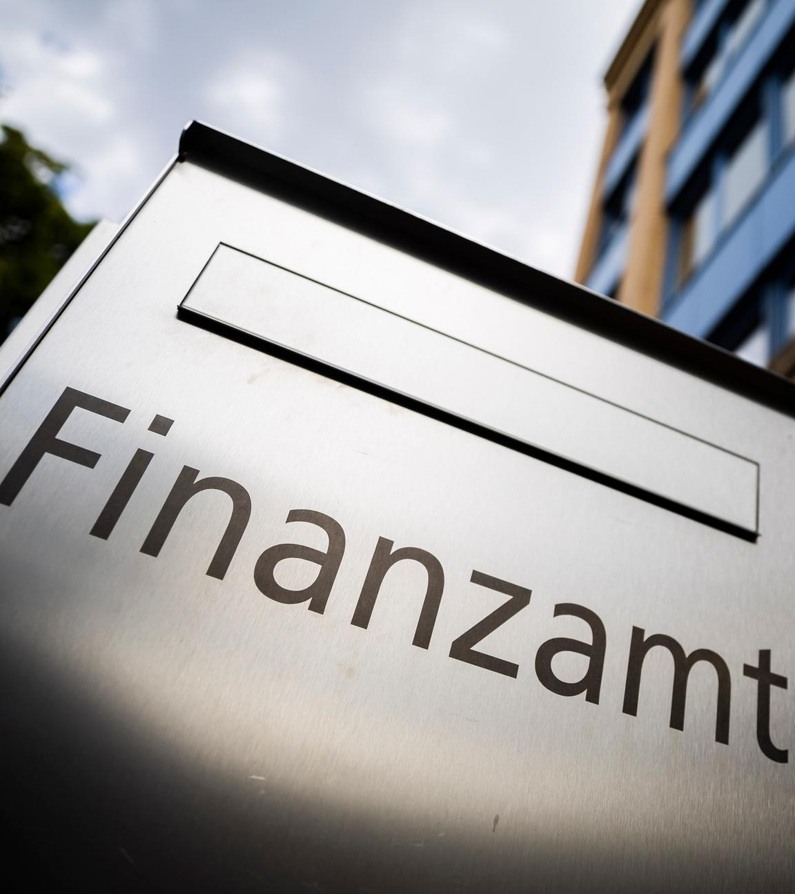 Der Briefkasten des Finanzamts für Körperschaften III in Berlin-Tempelhof.