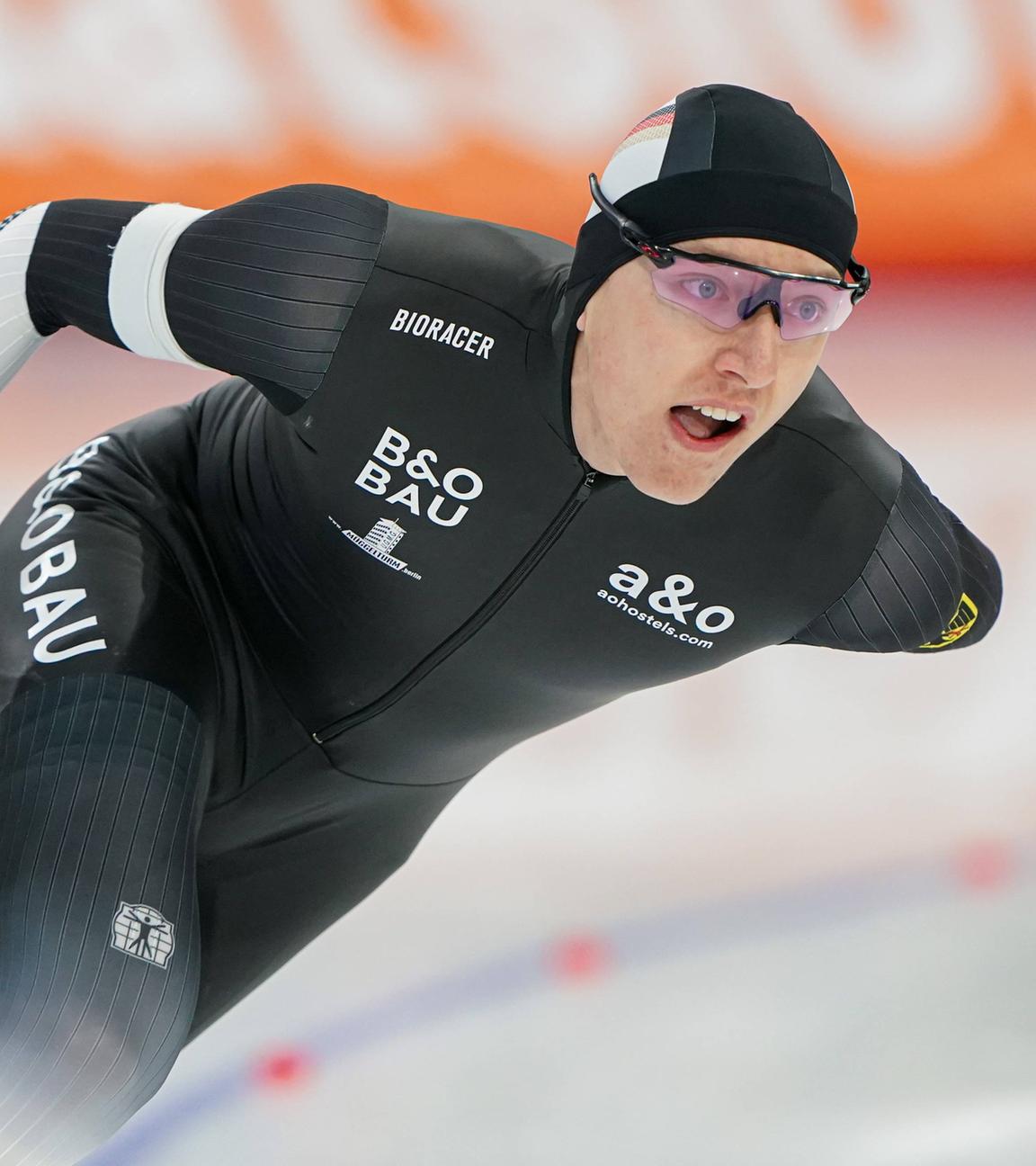 Eisschnellläufer Finn Sonnekalb (Deutschland) ist in Aktion. 