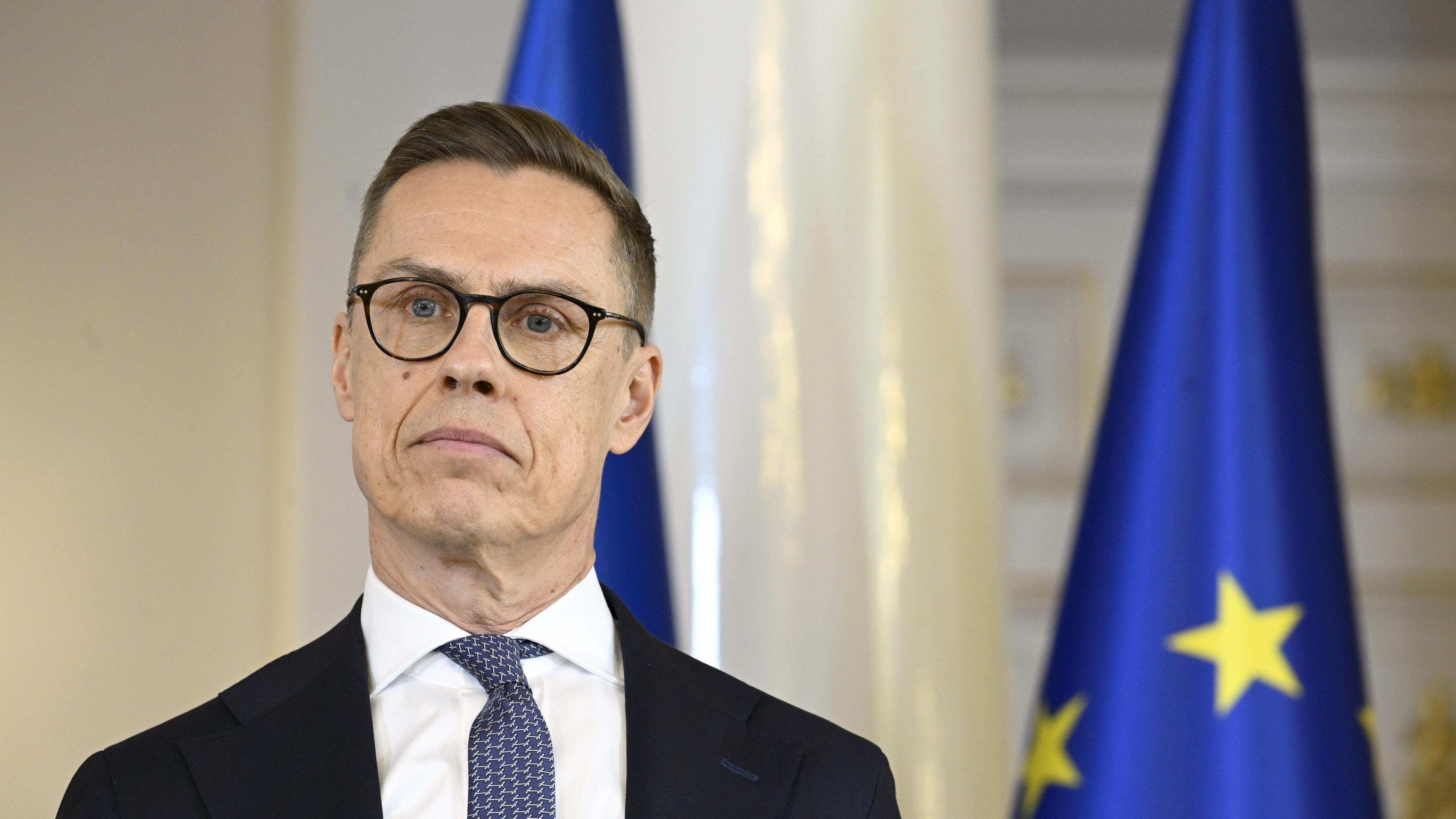 Finnlands Präsident Alexander Stubb spricht bei einer Pressekonferenz mit dem ukrainischen Präsidenten Selenskyj in Helsinki