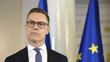 Finnlands Präsident Alexander Stubb spricht bei einer Pressekonferenz mit dem ukrainischen Präsidenten Selenskyj in Helsinki