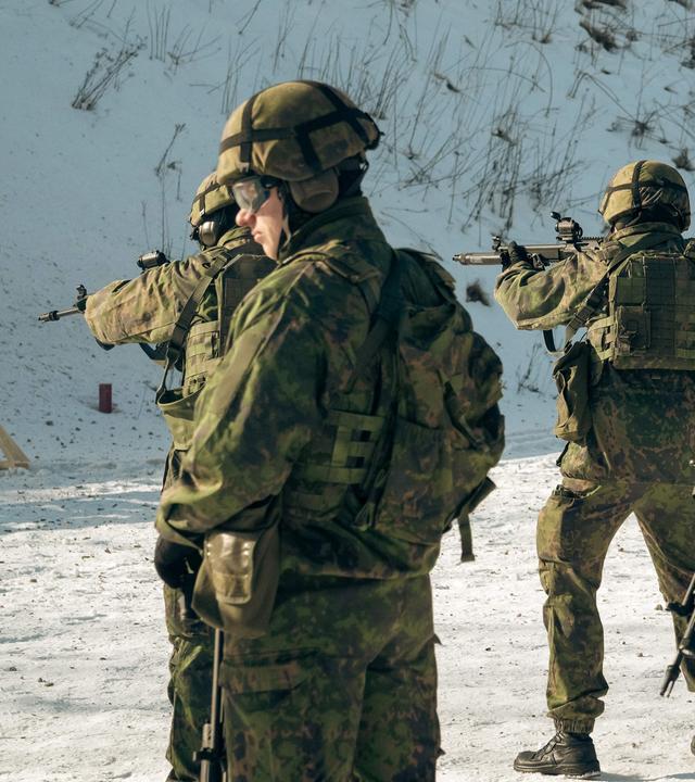 Finnische Reservisten bei einer Militärübung.