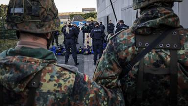 Eine Übung der Bundeswehr und Polizei zur richtigen Reaktion im Ernstfall