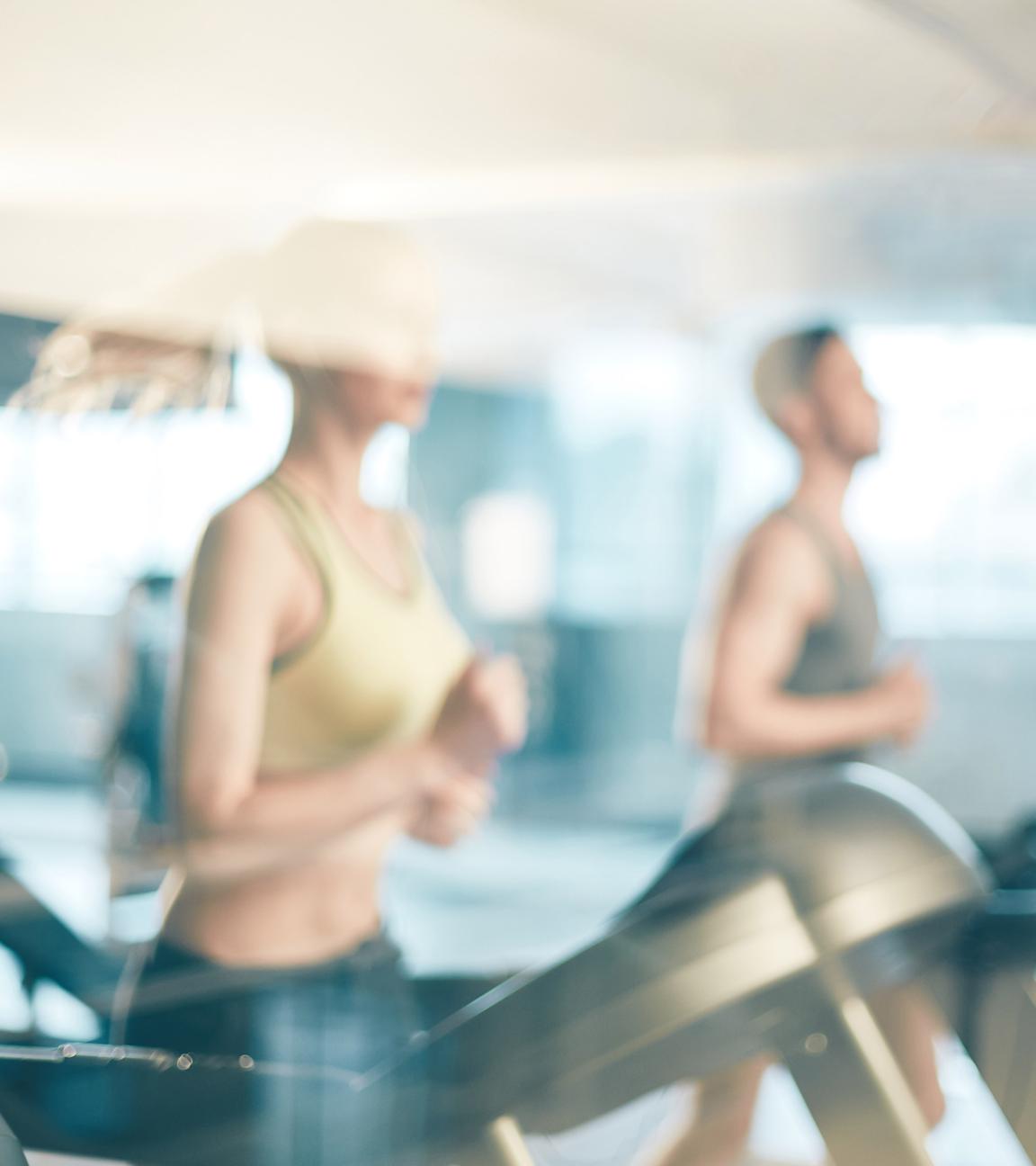 Freizeitsportler im Fitnessstudio