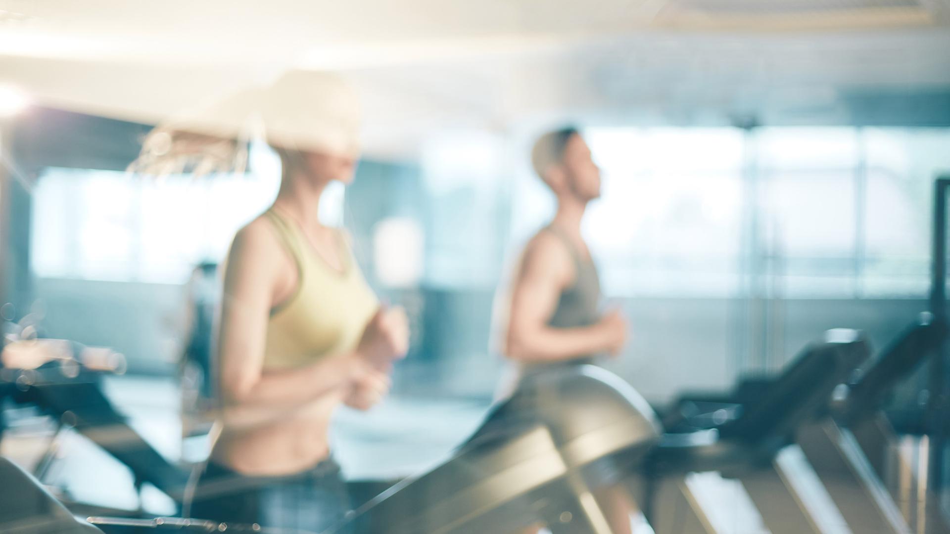 Freizeitsportler im Fitnessstudio