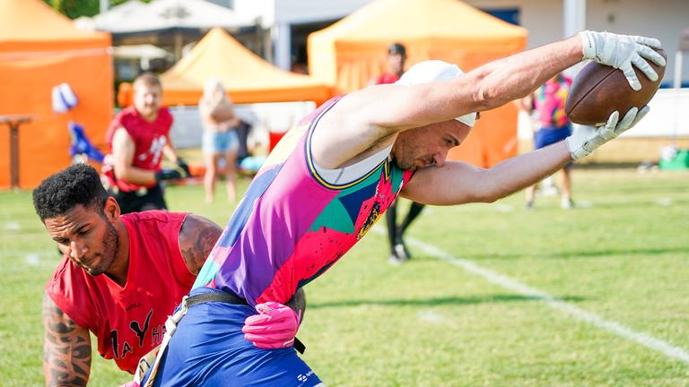 Die Flag Football Mannschaften Mayham und Lichtenberg Lions in Aktion.
