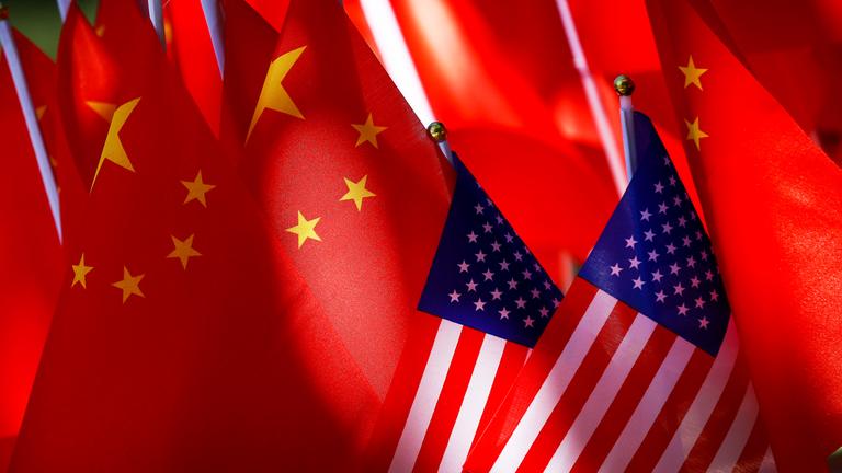 Symbolbild: Flaggen der USA und China