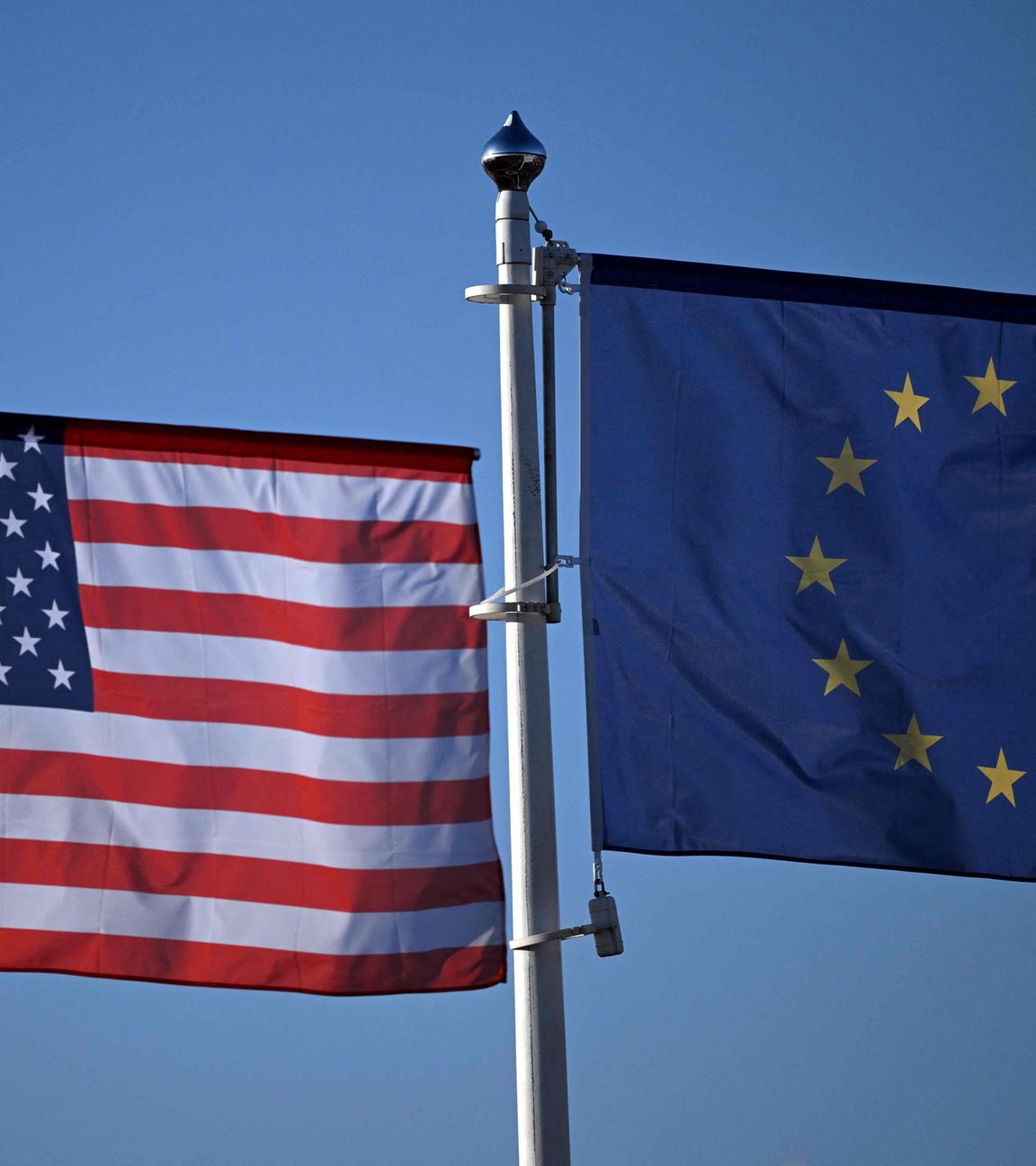 Flaggen USA und EU