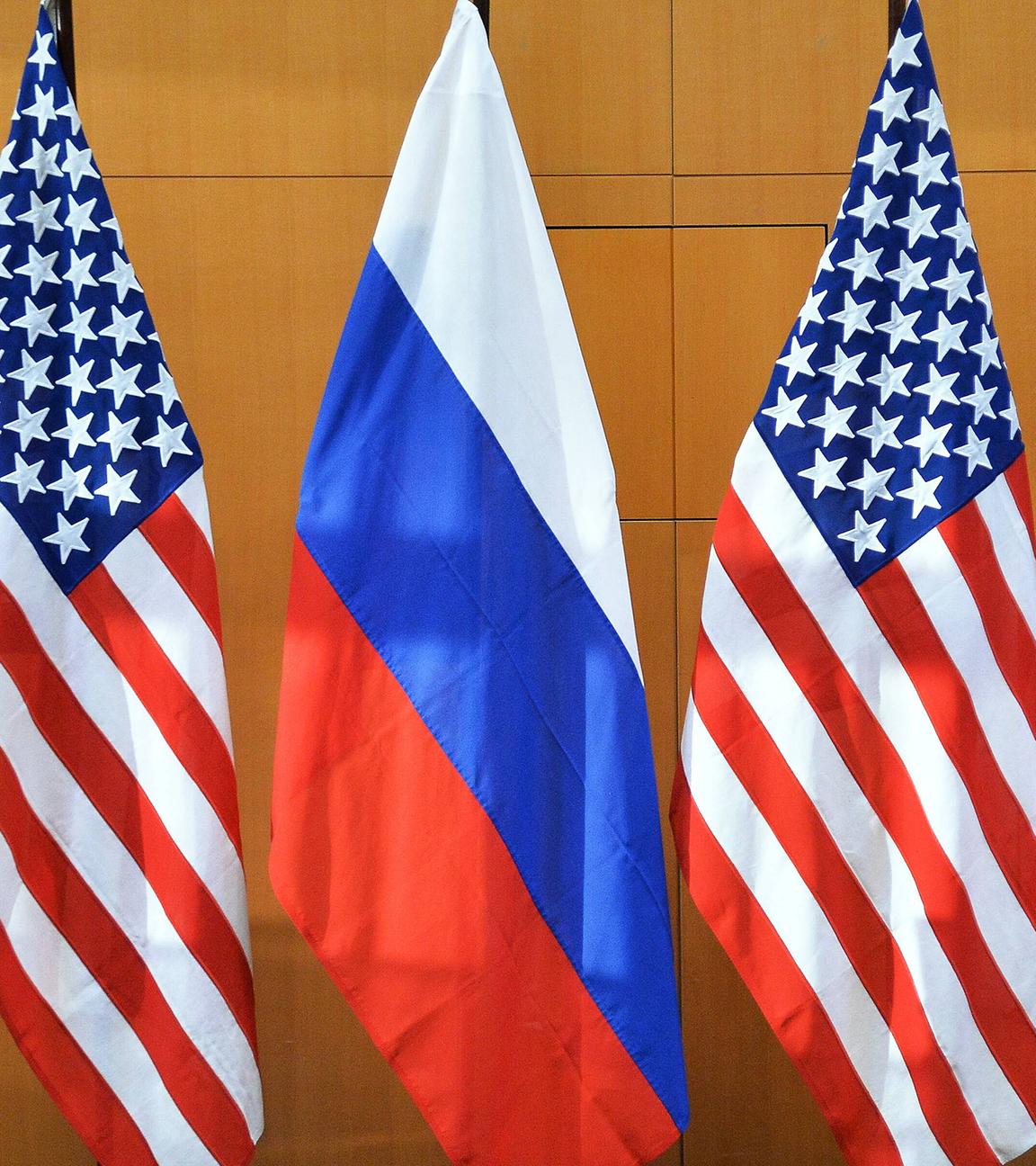 Flaggen von USA und Russland