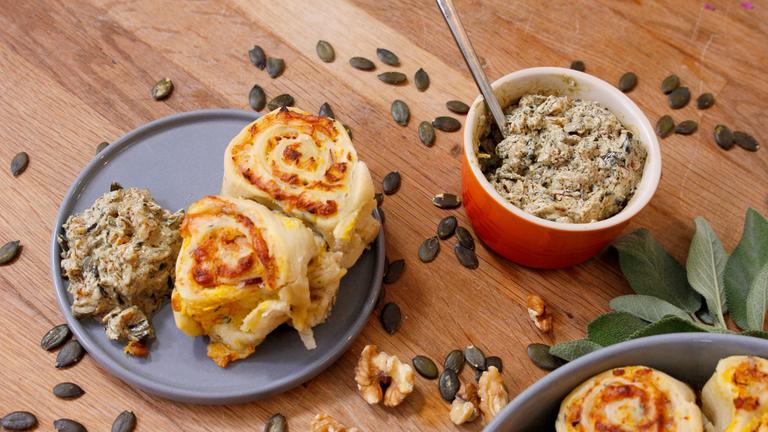 Flammkuchen-Schnecken mit Kürbis