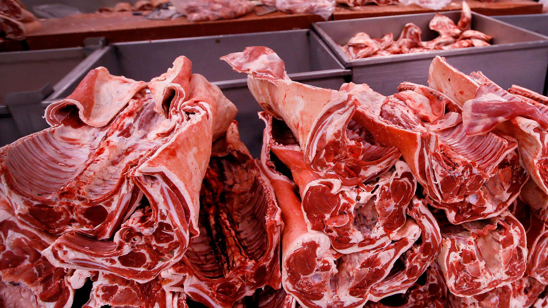Fleischstücke in einer Fleischfabrik