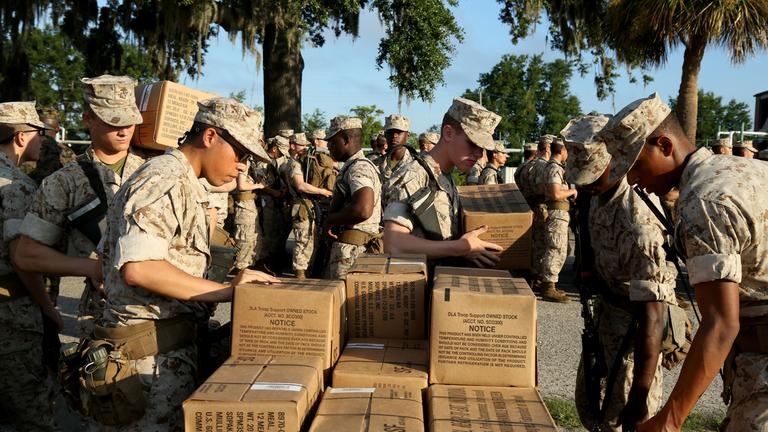 US Marines bereiten sich auf Parris Island, South Carolina, auf Evakuierungen vor.