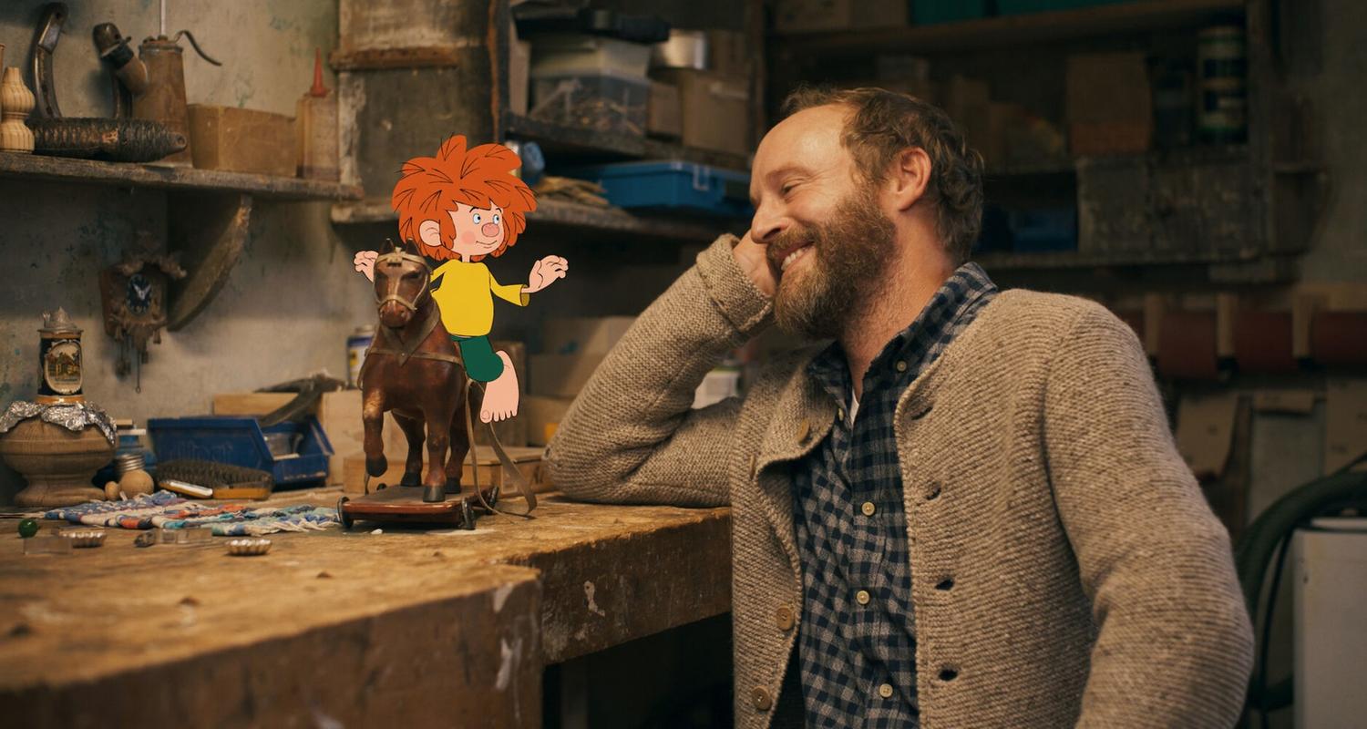 Florian Brückner als Schreiner Eder im Film "Pumuckl und das große Missverständnis".