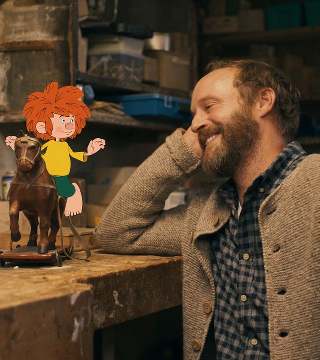 Florian Brückner als Schreiner Eder im Film "Pumuckl und das große Missverständnis".
