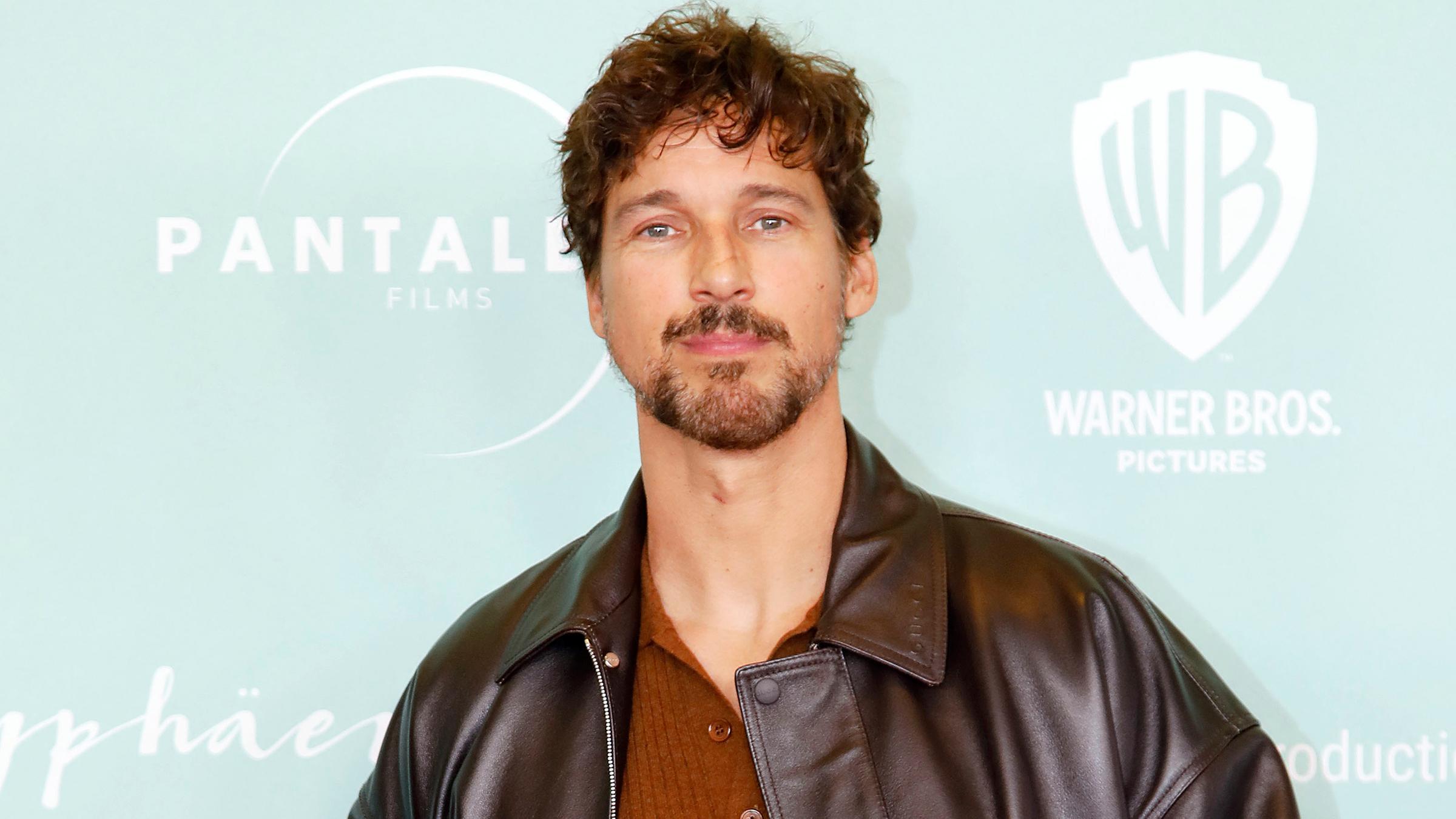 Schauspieler Florian David Fitz findet das Handyverbot in Australien für Jugendliche unter 16 Jahren gut. Denn Digitale Medien seien verführerisch, machen aber nicht glücklicher. (05.11.1025)