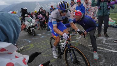 Tour de France, 18. Etappe. Florian Lipowitz auf dem Rad bei einem Anstieg