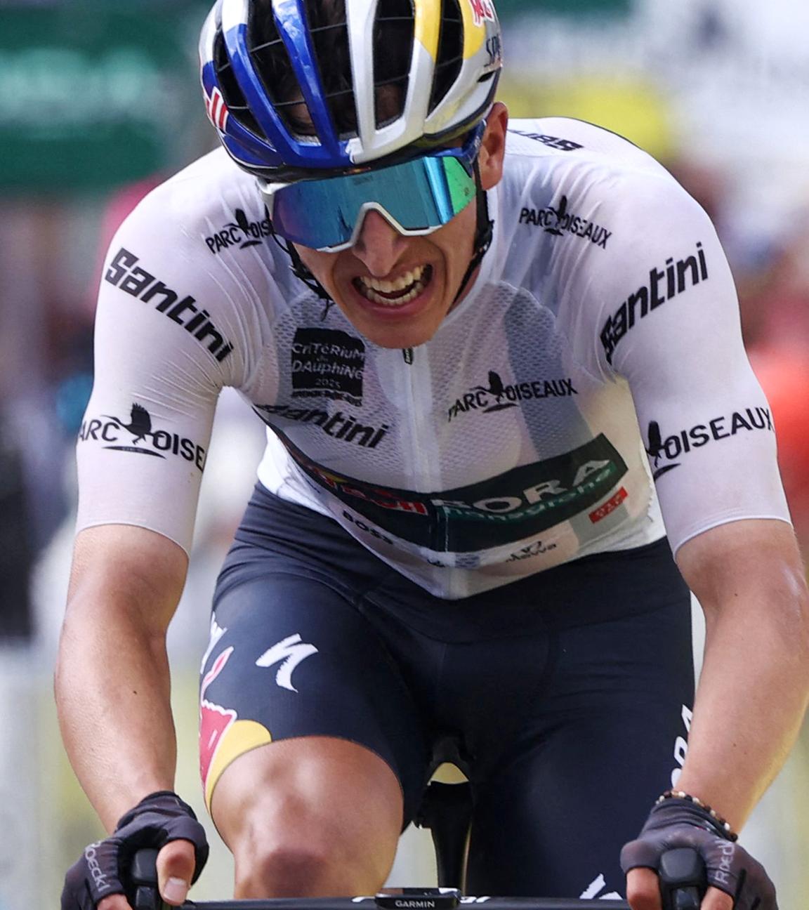 Florian Lipowitz vom Team Red-Bull-Bora-hansgrohe kommt ins Ziel, aufgenommen am 14.06.2025