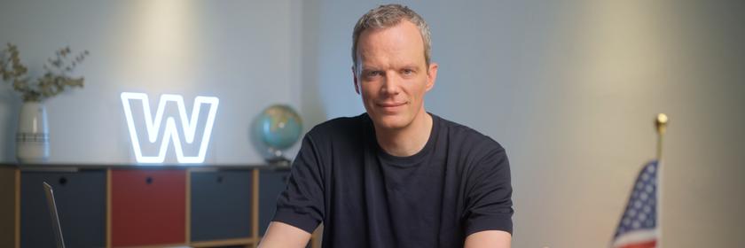 Florian Neuhann im Studio von WISO - Wirtschaft erklärt