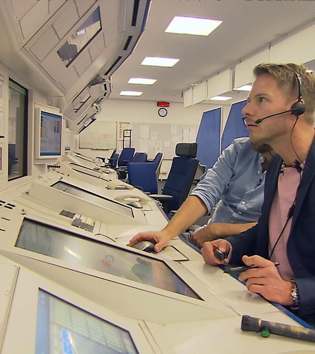 Florian Weiss bei der Flugsicherung