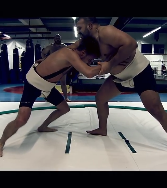 Florian Weiss als Sumo-Ringer
