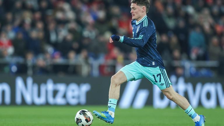 Fußballer Florian Wirtz am Ball im Länderspiel Deutschlands gegen die Schweiz am 27.03.2026 im St. Jakob-Park in Basel.